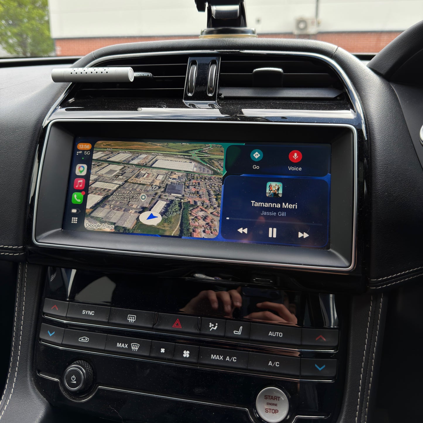 Jaguar XE/XF/F-Pace 10.25" Screen Upgrade with Apple CarPlay