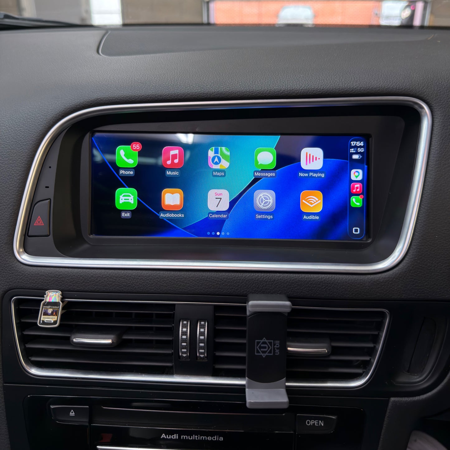 Audi Q5 8.8" Touch Screen Upgrade (2008–2017)