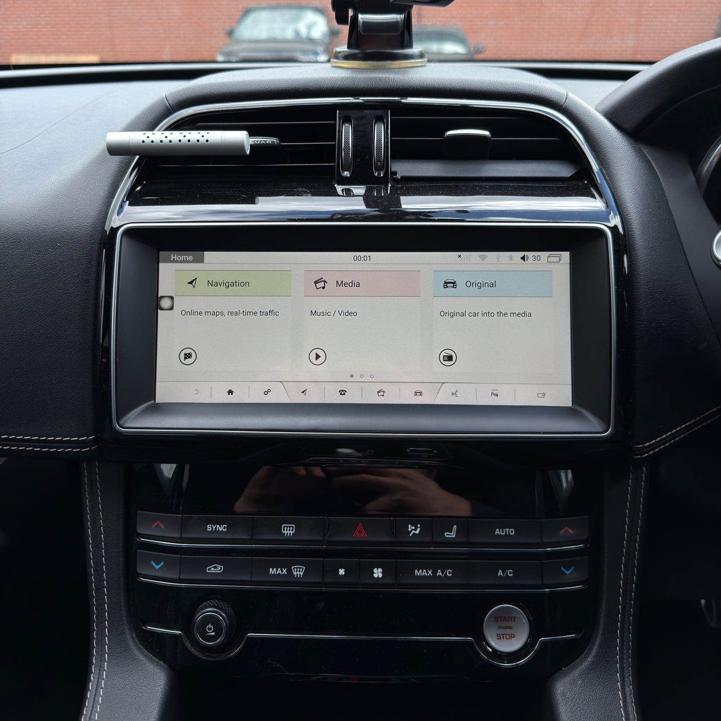 Jaguar XE/XF/F-Pace 10.25" Screen Upgrade with Apple CarPlay