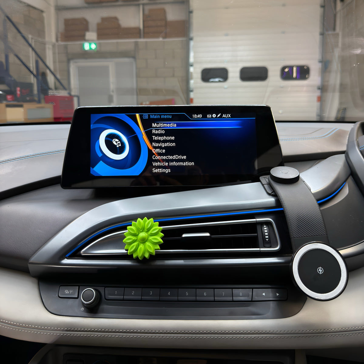 BMW i8 10.25" Screen with Apple CarPlay/Android Auto
