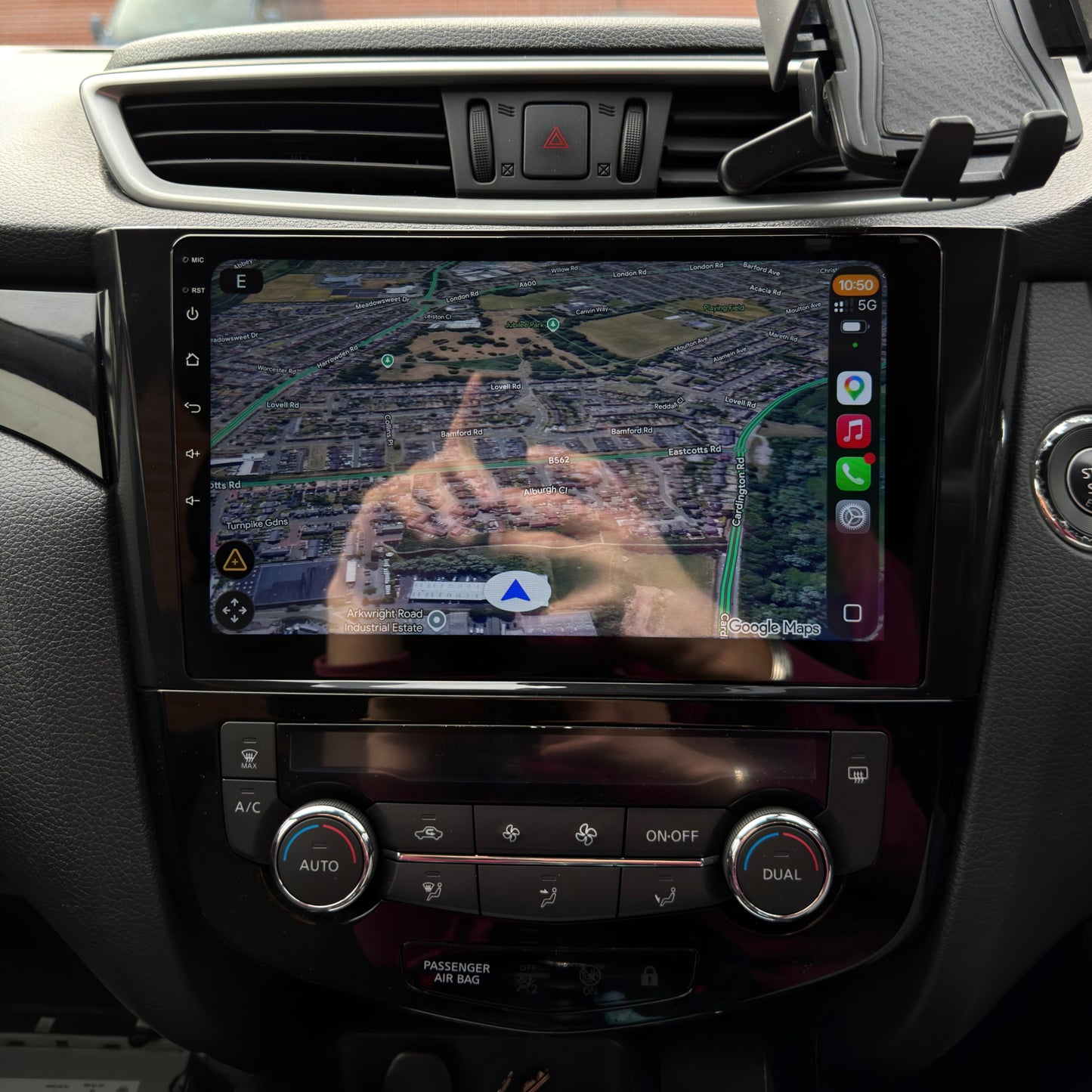 Nissan Qashqai (2013-2020) 10" Screen Upgrade with Apple CarPlay/Android Auto