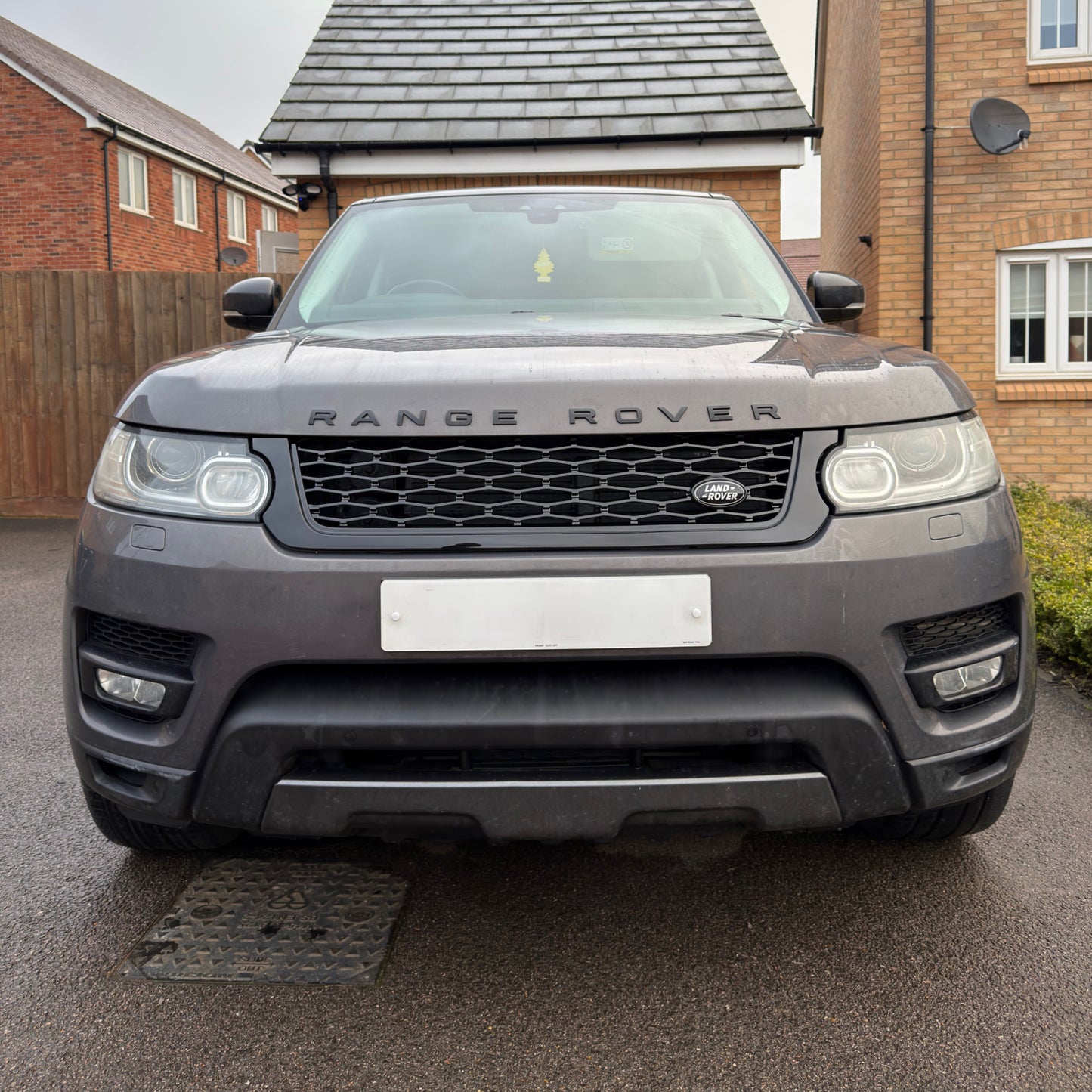 Range Rover Sport L494 (2013–2022) SVR Style Front Grille – Gloss Black
