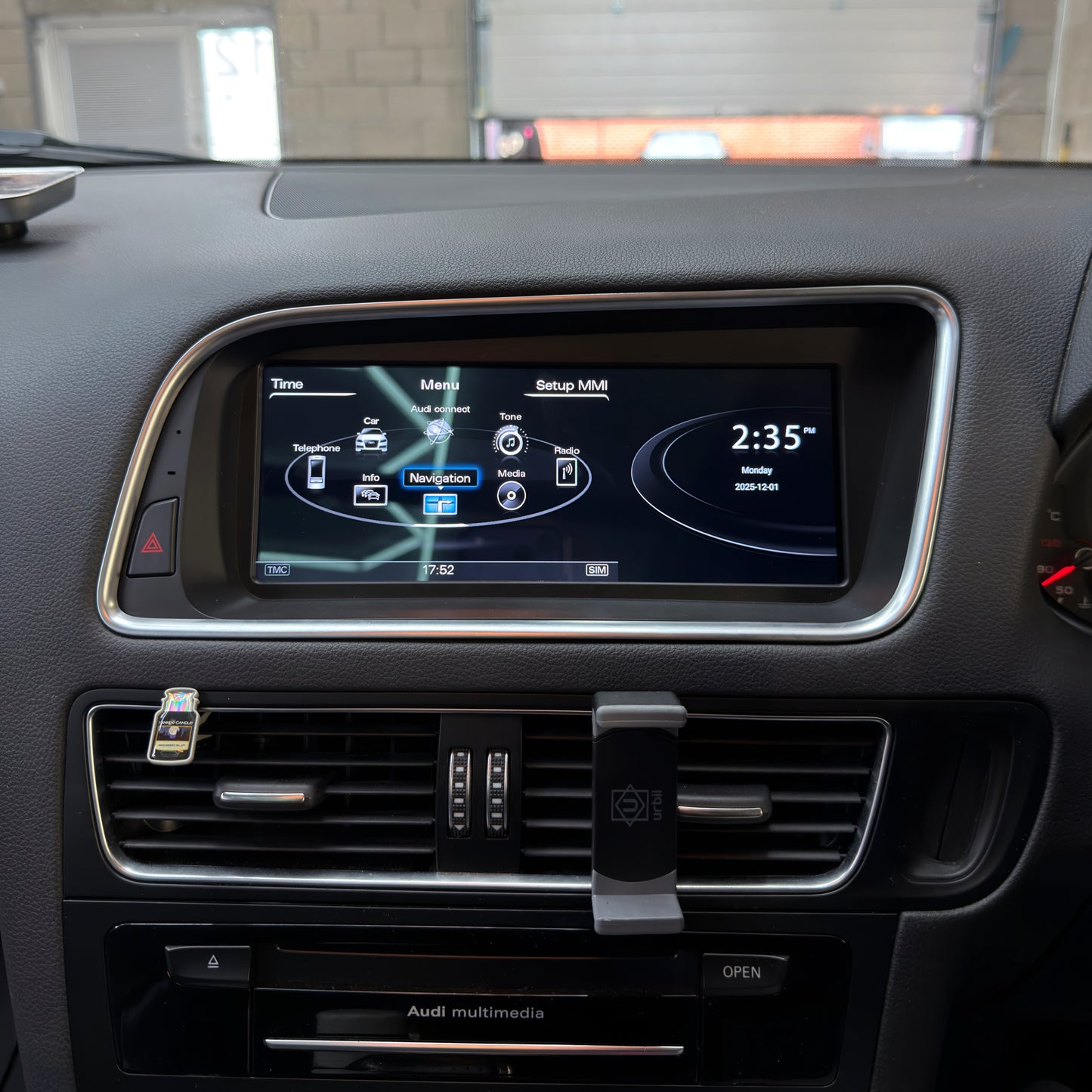Audi Q5 8.8" Touch Screen Upgrade (2008–2017)