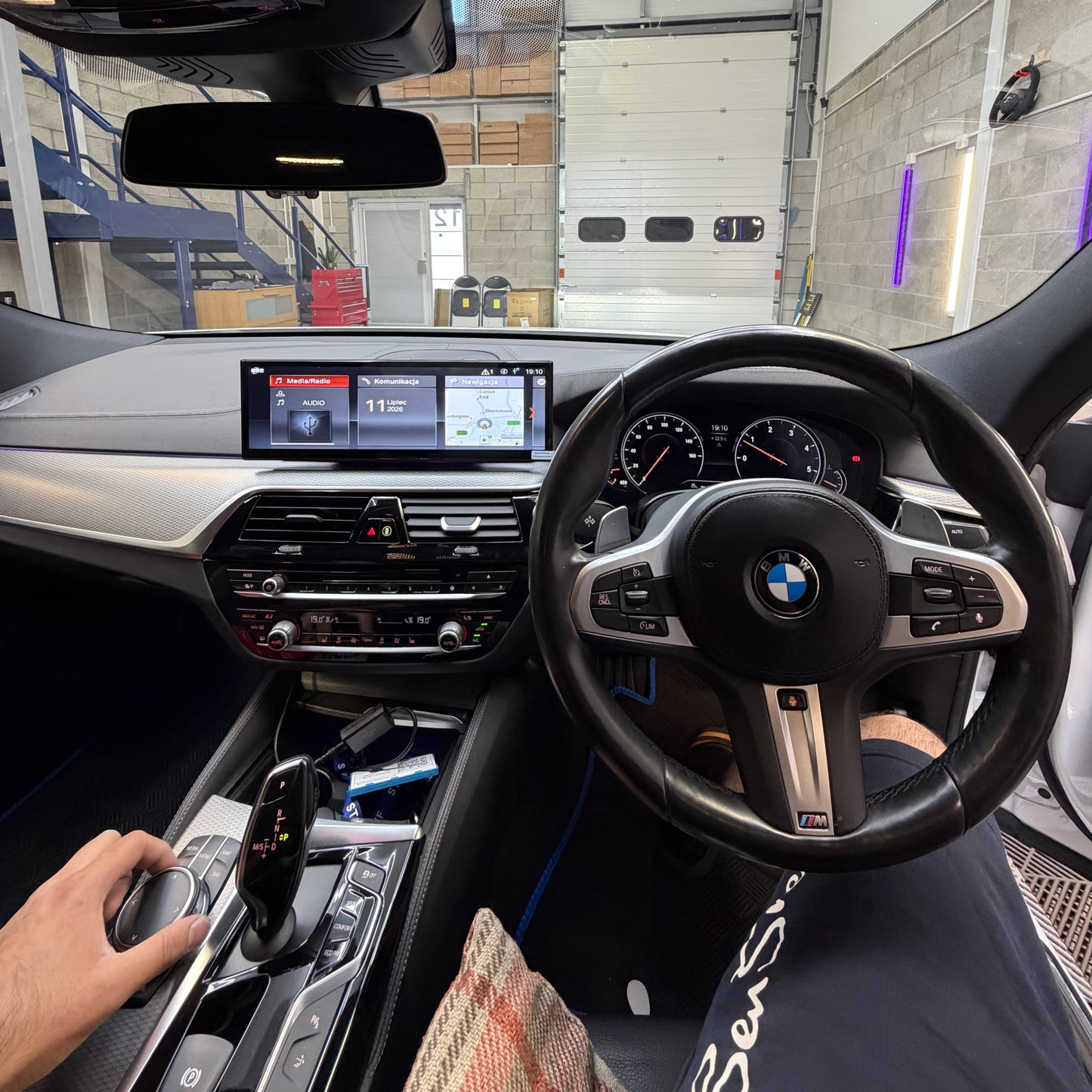 BMW 6 Series (G32) 14.9" Screen Upgrade