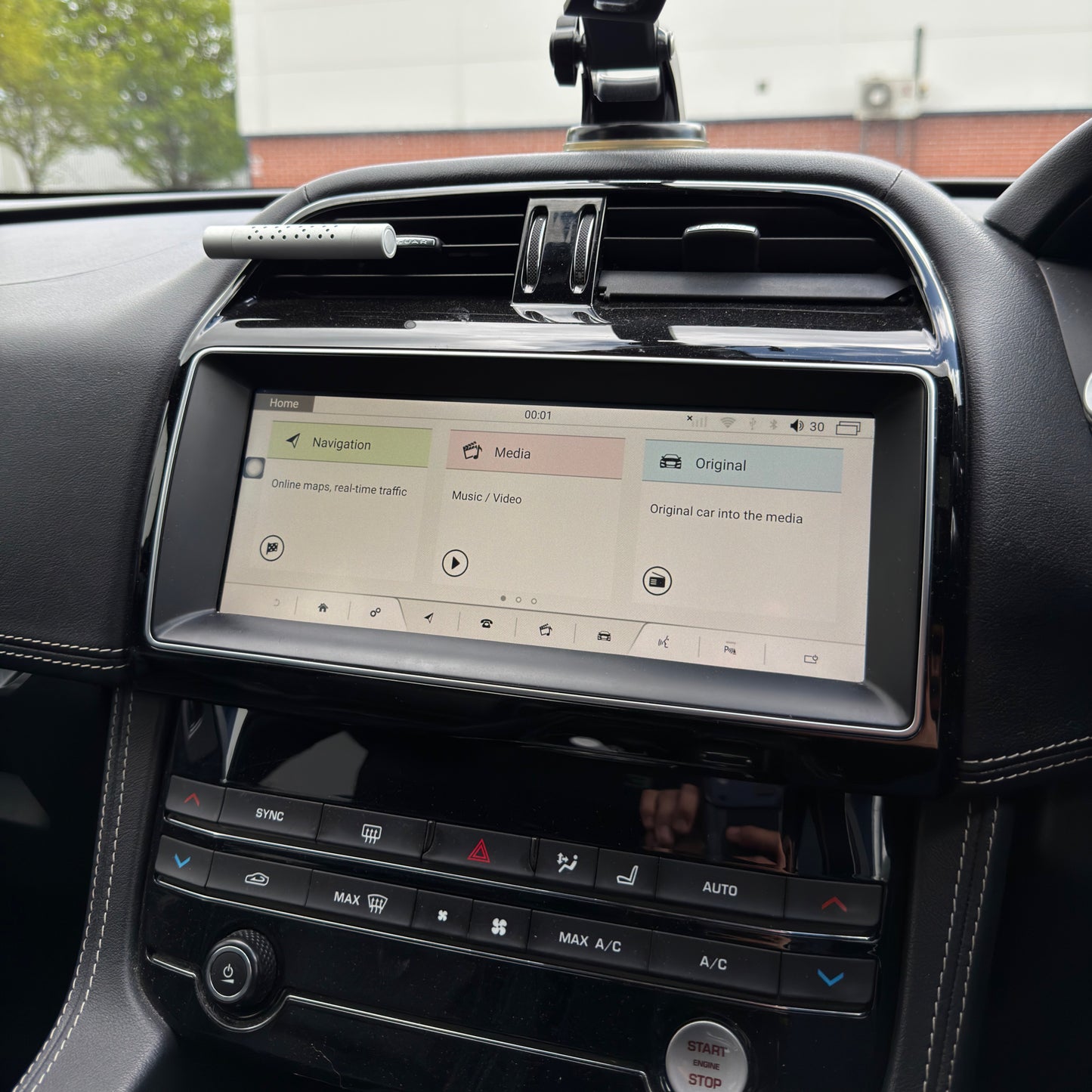 Jaguar XE/XF/F-Pace 10.25" Screen Upgrade with Apple CarPlay